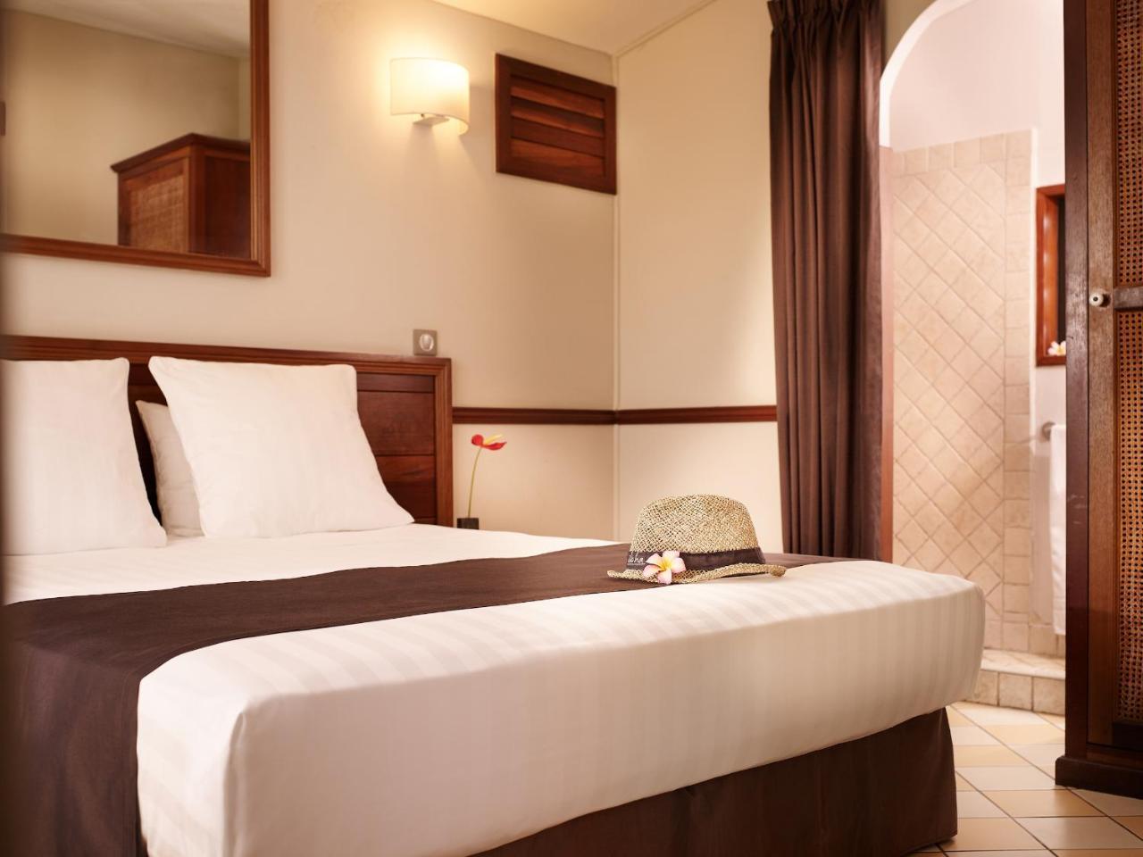 Iloha Seaview Hotel Сен-Ле Екстер'єр фото